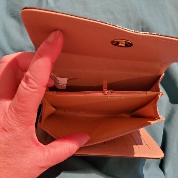 Tri-Fold Wallet   - Picture 9 of 15